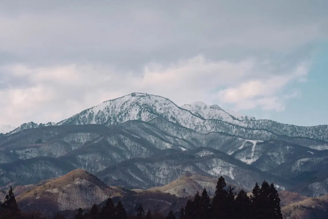 武尊根BASEから武尊山を望む